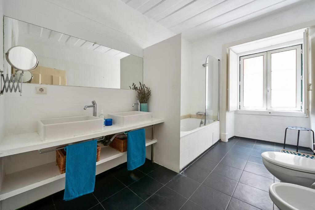 Stunning Near Chiado Apartment